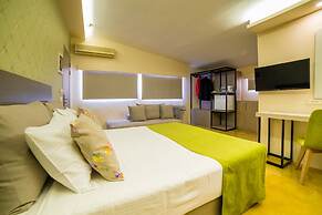 Koukounaria Hotel & Suites