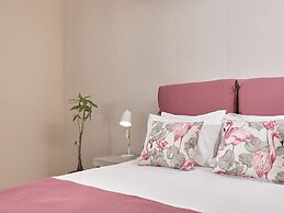 Koukounaria Hotel & Suites