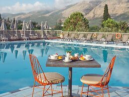 Koukounaria Hotel & Suites