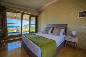 Koukounaria Hotel & Suites