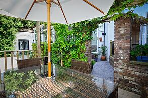 Cheshire Hospitality Ltd T/A Lennox Lea Studios & Apartments