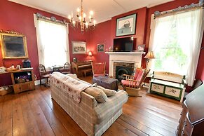 The Pines of Dresden B&B