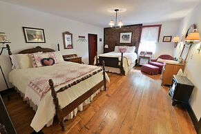 The Pines of Dresden B&B