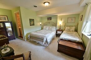 The Pines of Dresden B&B