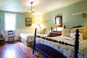 The Pines of Dresden B&B