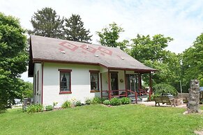 The Pines of Dresden B&B