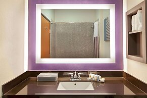 La Quinta Inn & Suites by Wyndham Pasadena North