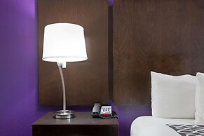 La Quinta Inn & Suites by Wyndham Pasadena North