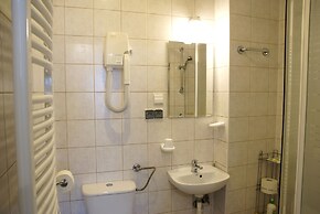 Dom Literatury Pokoje Gościnne