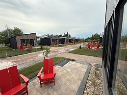 Royalty Maples Motel & Cottages
