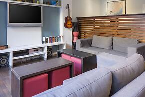 Circus Hotel & Hostel