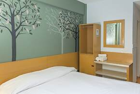 Circus Hotel & Hostel