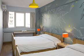 Circus Hotel & Hostel