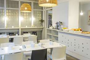 Circus Hotel & Hostel