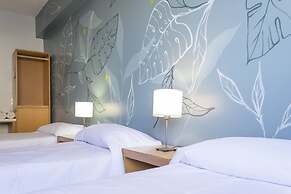 Circus Hotel & Hostel