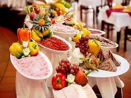 Golden Coast Resort and Spa