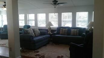 Astor Bridge Marina & Motel