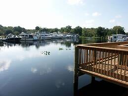 Astor Bridge Marina & Motel