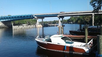 Astor Bridge Marina & Motel