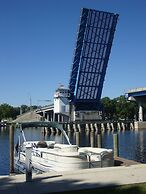 Astor Bridge Marina & Motel