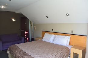 Athena Motel & Apartments