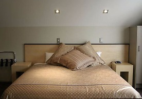 Athena Motel & Apartments