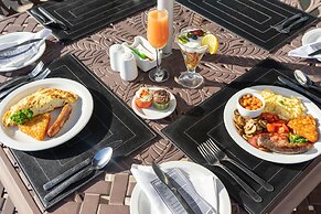 Bar T Nique Guest House