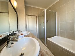 Bar T Nique Guest House