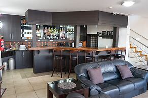 Bar T Nique Guest House