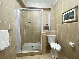 Bar T Nique Guest House