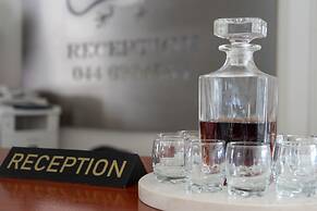 Bar T Nique Guest House