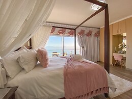 Bar T Nique Guest House