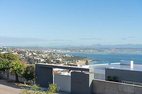 Bar T Nique Guest House