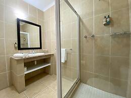 Bar T Nique Guest House