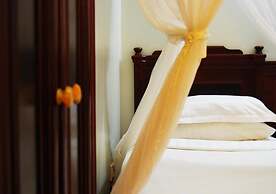 Mc-Ellys Hotel