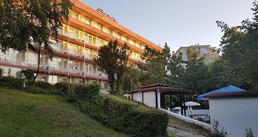 Vezhen Hotel