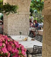 Sebastians Family Hotel & Taverna