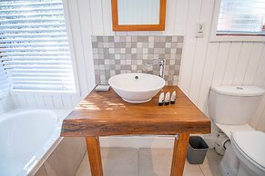 Boardwalk Lodge - self-catering