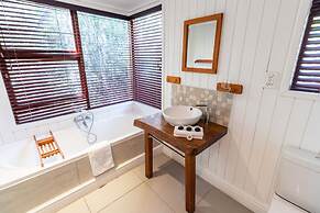 Boardwalk Lodge - self-catering