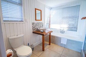 Boardwalk Lodge - self-catering