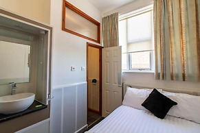 OYO The Bentleys Hotel