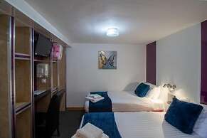 OYO The Bentleys Hotel