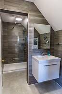 Cricketfield House - Guest House