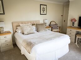 Cricketfield House - Guest House