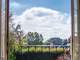 Cricketfield House - Guest House