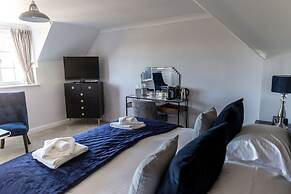 Cricketfield House - Guest House