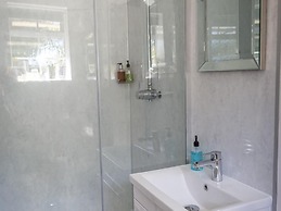 Cricketfield House - Guest House