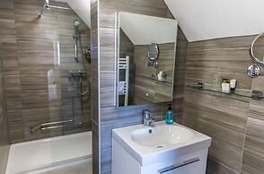 Cricketfield House - Guest House