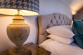 Cricketfield House - Guest House