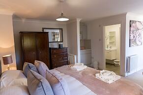 Cricketfield House - Guest House